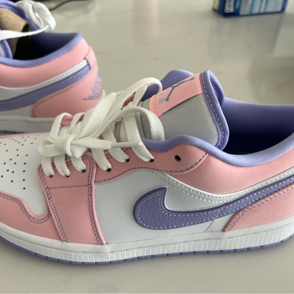 Air Jordan 1 Low SE ‘Arctic Punch’ - Picture 7 of 11